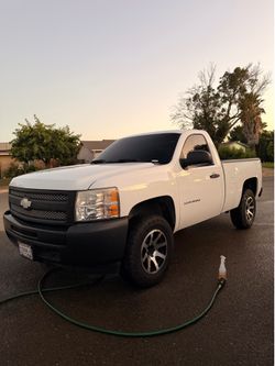 Silverado 2011 v8 clean title