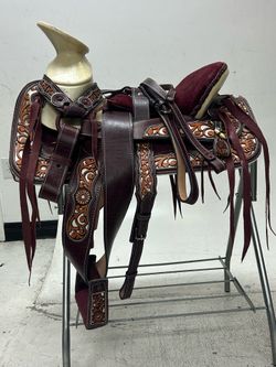 Monturas charra para caballos 100% piel de la mejor calidad y con excelentes diseños  Con todos sus accesorios incluidos  + cincho  + cabezada o corre