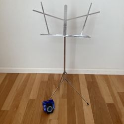 Violin Stand And Seiko SQ50 metronome