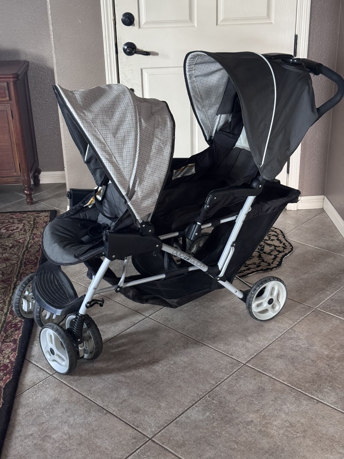 Britax Baby Car seat/ Bases AND Duo Glider Double Stroller