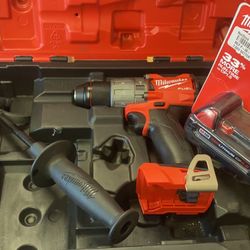 Milwaukee M18 FUEL 18-Volt Lithium-Ion Brushless Cordless 1/2 in. Hammer Drill/Driver w Battery