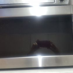 MICROWAVE 3.5 CU. NEW/ WINDOW 2 WAY FAN/ PATIO 3  LIGHTS LAMP, BEACH ,UMBRELA CHAIR