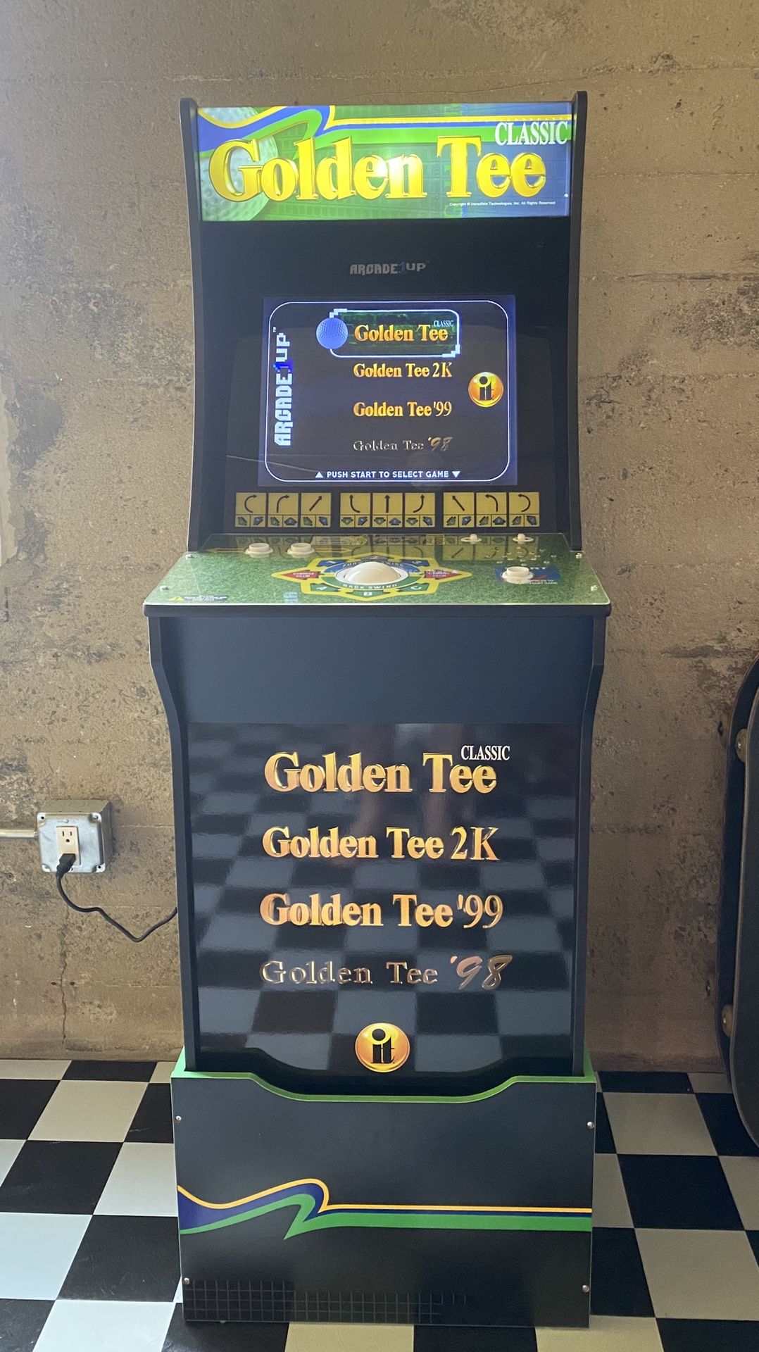 Golden Tee Arcade Game Cabinet