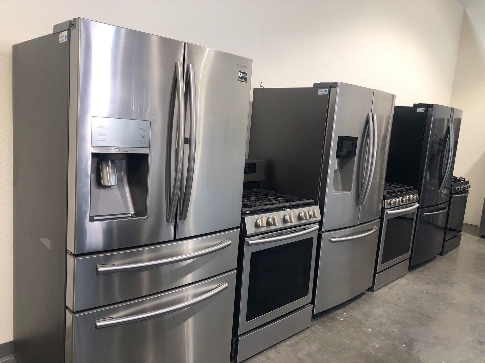 Samsung kitchen set stainless steel and black stainless available gas or electric range many different models available 🔥🔥🔥✍️✍️✍️