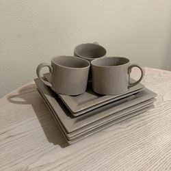 Plates and cups set