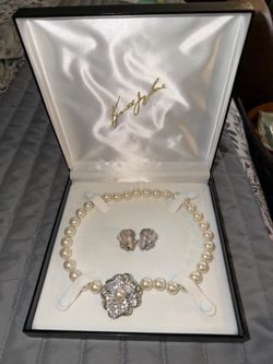 KJL KENNETH J LANE Amazing Rhinestone Faux Pearl Vintage Necklace Earring Set