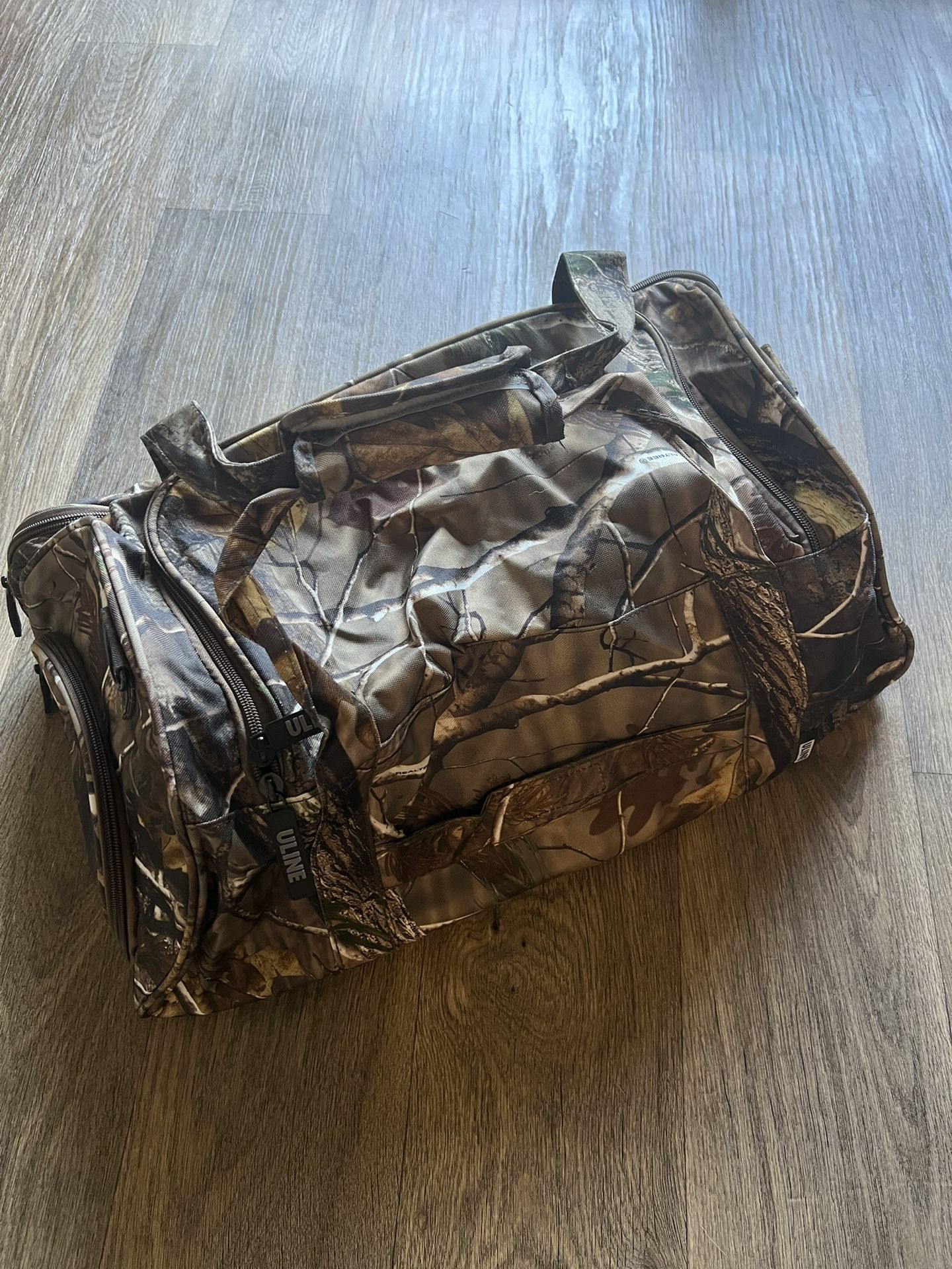 New Realtree Uline Duffle Hunting Travel Bag Luggage Carry On Camouflage 22x12x10