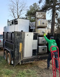 ALL JUNK IT@KE! EVERYTHING TRASH & DEBRIS
