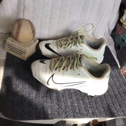 Nike Diamond Kids Baseball Cleats Size 1Y