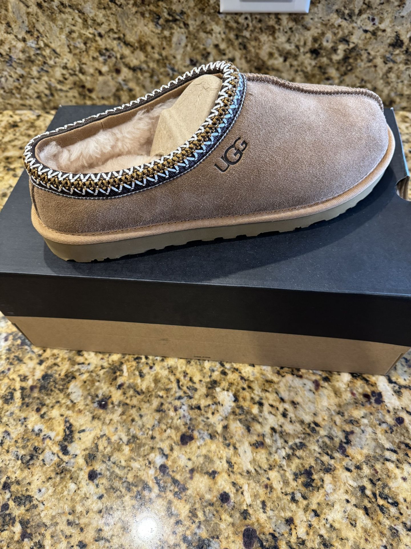 UGG M TASMAN Size 9