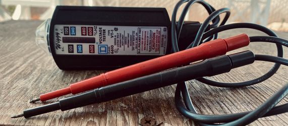 WIGGY VOLTAGE TESTER W/ELECTRODES