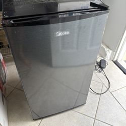 Mini Fridge Medium Refrigerator 