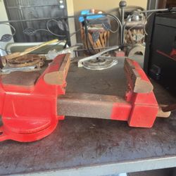 Bench Vise 