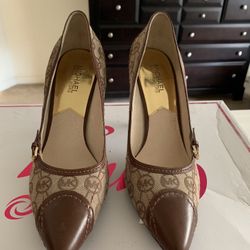 Size 9.5  MK Worn Once