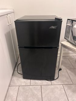 Fridge mini w freezer top