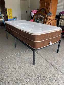 80X16.5X38 METAL TWIN NED GRAME WITH MATTRESS