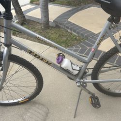 Trek 800 Mountain Bike 