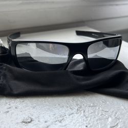 Oakleys (gascan)