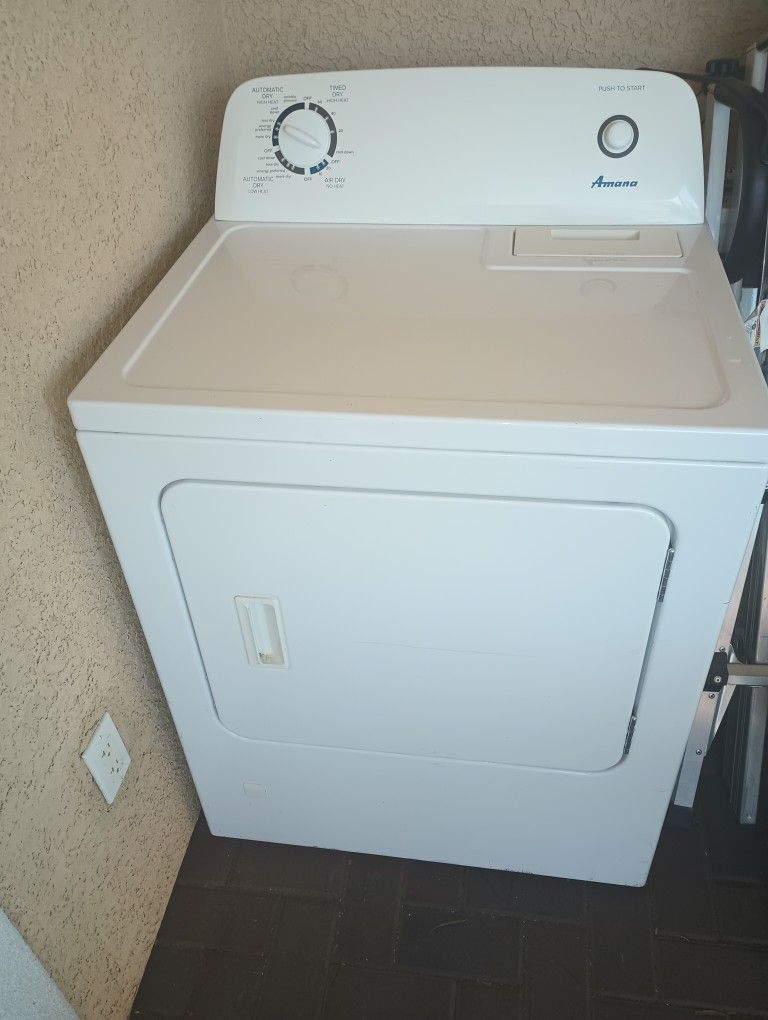 Gas Dryer Amana Excellent Condition