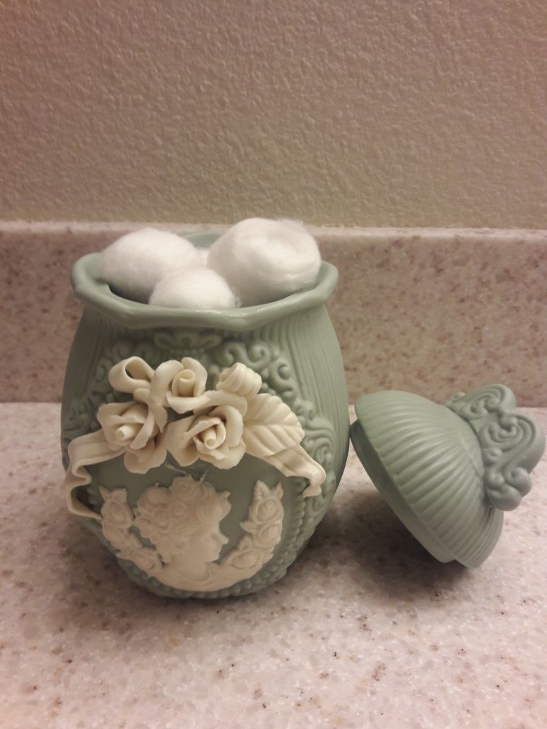 Ceramic jar, 7 in. tall, unique detailed design, please read the description. Check out my other offers. Pick up near 51st Avenue and Olive
