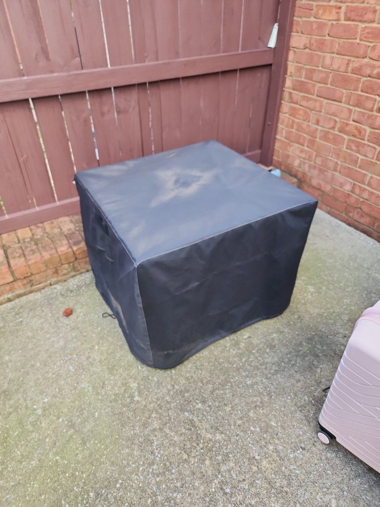 Outdoor Firepit  - Includes Propane Tank - Must Sell