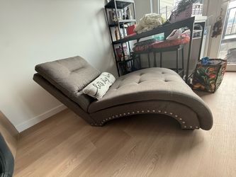 Tufted Chaise Lounge with Nailhead Trim