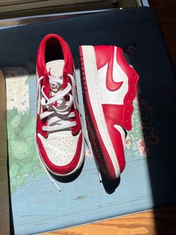 Red Nike dunks