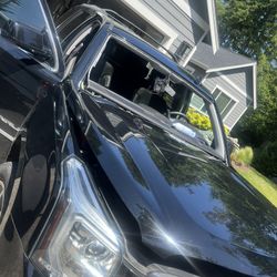 GMC Yukon Windshield And Door Glass