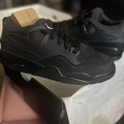Air Jordan 4 RM  (Size 7 men)