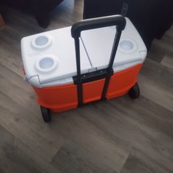 60 QUART ROLLING RUBBERMAID GATORADE ICE CHEST COOLER 