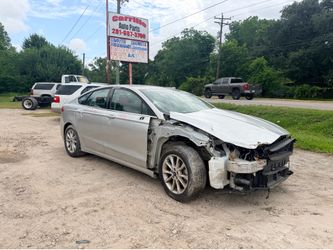 2017 FORD FUSION IN FOR PARTS!!
