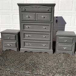1 Dresser & 2 Nightstand Set