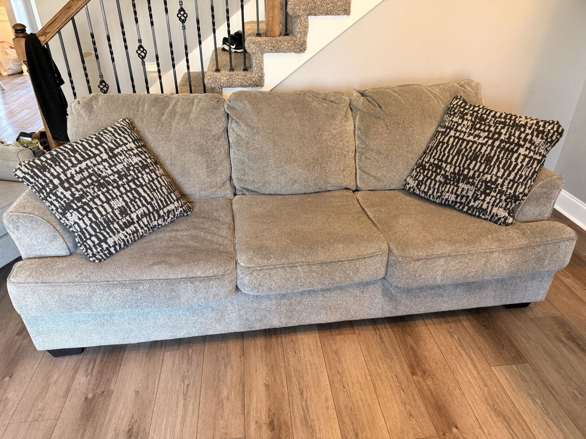Loveseats With Pillows