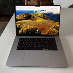 Apple   Laptop   Available.   As  Seen