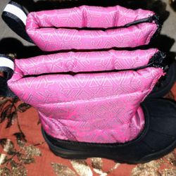 FIRM IN MERCED ‼️ TODDLER SNOW BOOTS SIZE 7