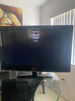 32'' Class LCD HDTV