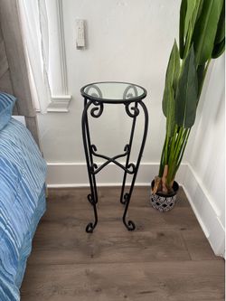 Black Metal Plant Stand with Glass Top – 32” Tall