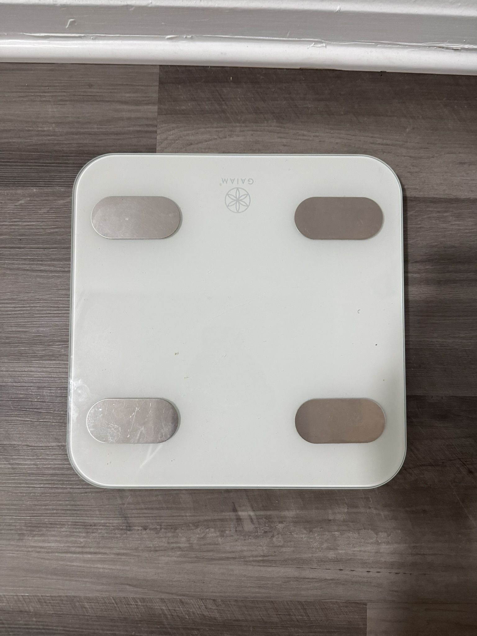 Gaiam Wireless Glass Smart Weight Scale Balance Intelligent Body BMI BMR Tracker - NO BOX