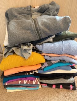 Women’s Clothes Size Small Clean, Smoke, Pet Free House No Stains Total 55 pieces American Eagle, Pink, H&M, Nike