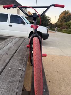Can do 400 se bike 26 inch wheels and good brakes red and black