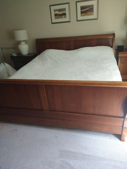 Vaughn Bassett Solid Wood King Size  Bedroom Suite used