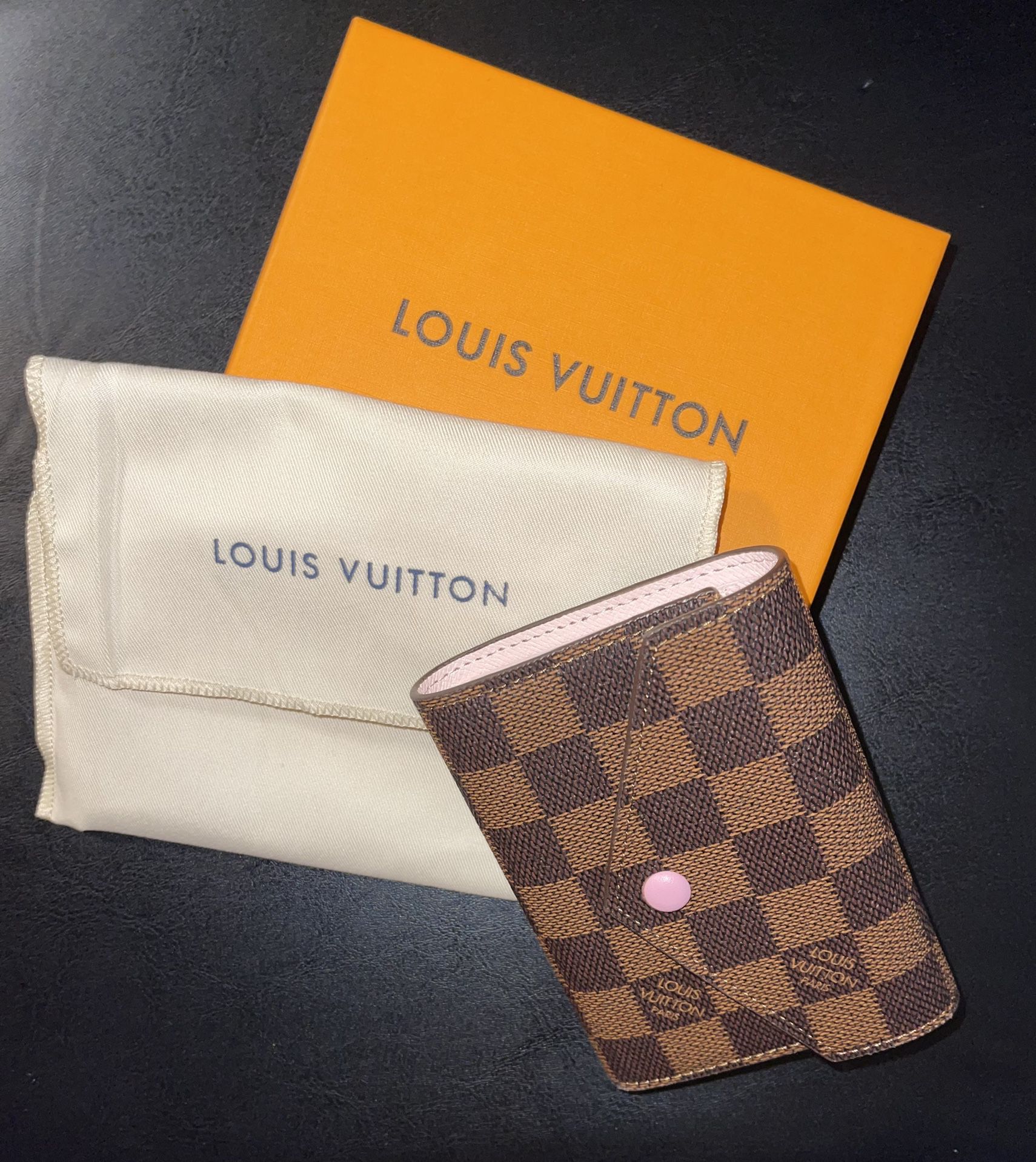 Louis Vuitton Wallet for Sale in Edmond, OK - OfferUp