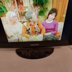 Samsung TV 19 In Long 13 In Wide In   Good Condition