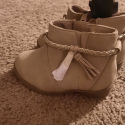 New Toddler boots Size 6