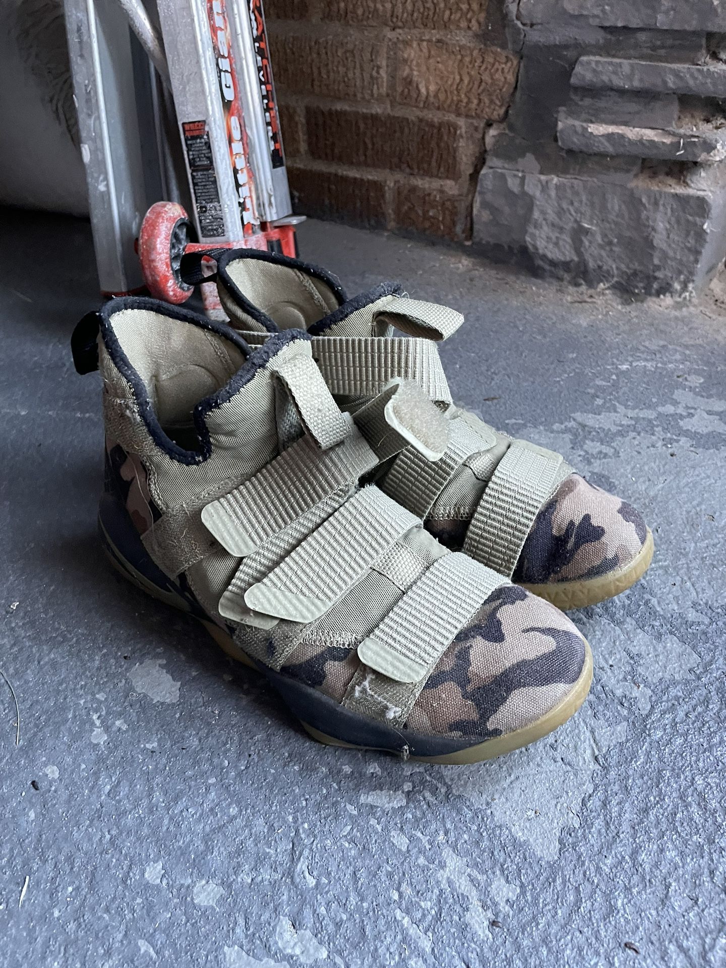 Zoom LeBron Soldier 11 'Camo (no box)