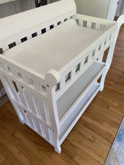 Delta infant changing table
