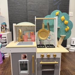 KidKraft Play Kitchen 
