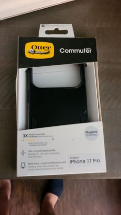 NEW OTTERBOX FOR IPHONE 17PRO IN BOX LOOK
