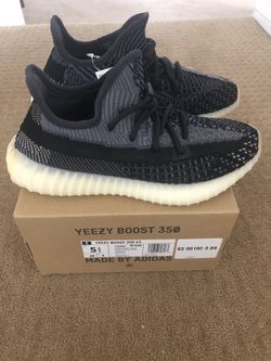 Yeezy 350 V2 Carbon Size 5.5 DEADSTOCK