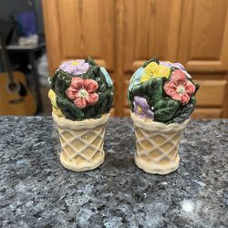 Vintage Ceramic Tracy Porter Floral Pair of Salt and Pepper Shakers.  Size approximately 3 1/2 inches tall.  Preowned never used.  Has been on display